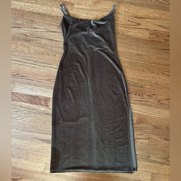 She & Sky Velvet Midi Dress - Picture 2 of 10